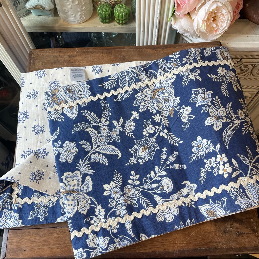 Vintage blue & white cotton Floral reversible table runner cover Country Living